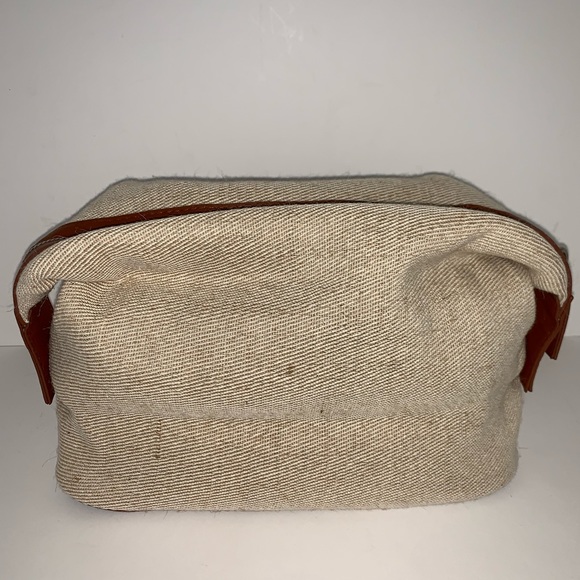 💕VERSACE POUCH💕 - Picture 3 of 6